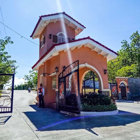 Hillview Apt W/ Pool Access - Free Wifi Tagbilaran City Ngoại thất bức ảnh